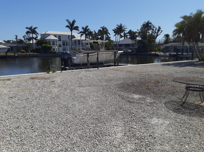 Building Photo - 1666 Sabal Palm Dr