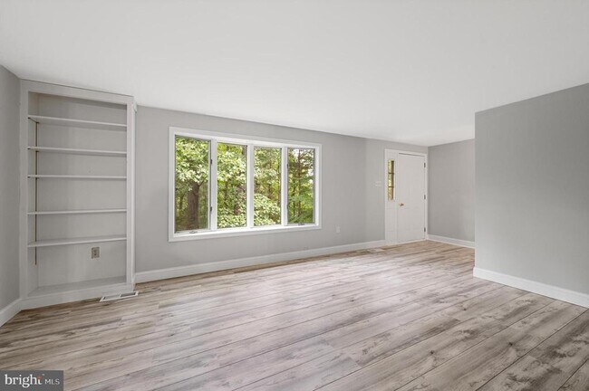 Building Photo - 813 Leeds Manor Ln