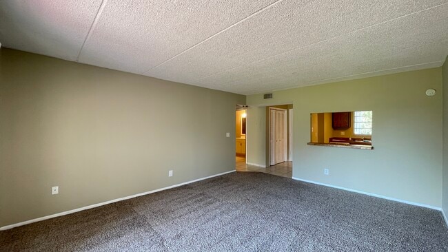 Building Photo - 2820 Somerset Park Dr