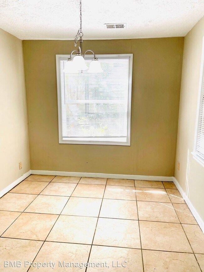 Building Photo - 3 br, 1 bath House - 500 Glenmore Road