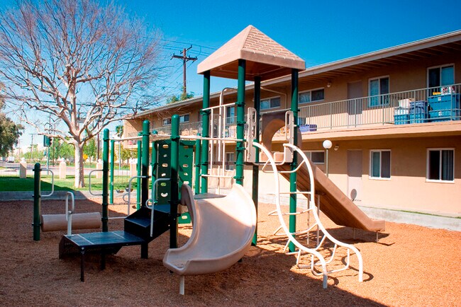 Parque infantil vallado - Walden Glen Apartments