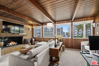 Building Photo - 622 Esplanade