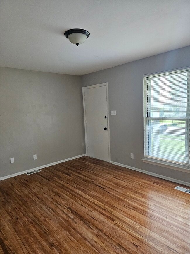 Building Photo - HALF OFF FIST MONTH'S RENT!