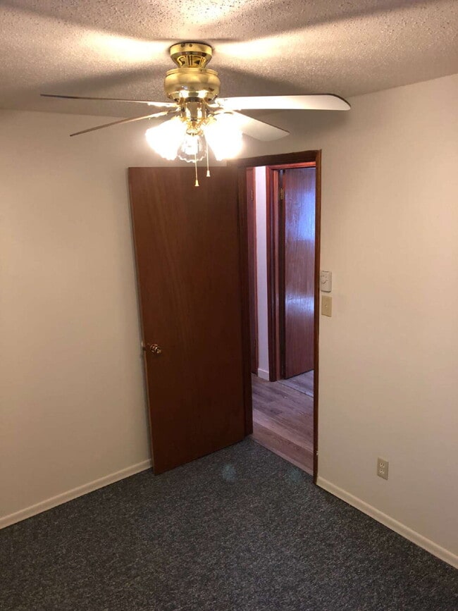 Foto del edificio - Lower level duplex AVAILABLE NOW!