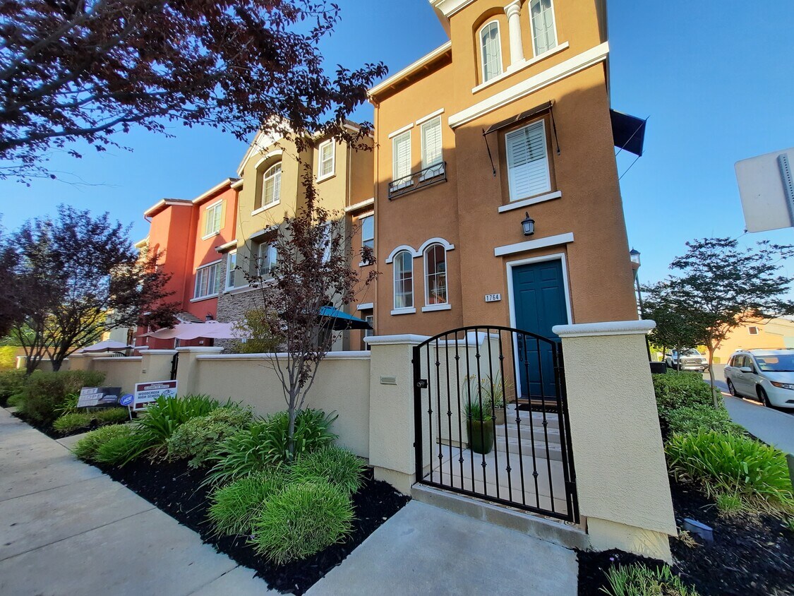 1764 Camino Real Way, Roseville, CA 95747 Townhome Rentals in