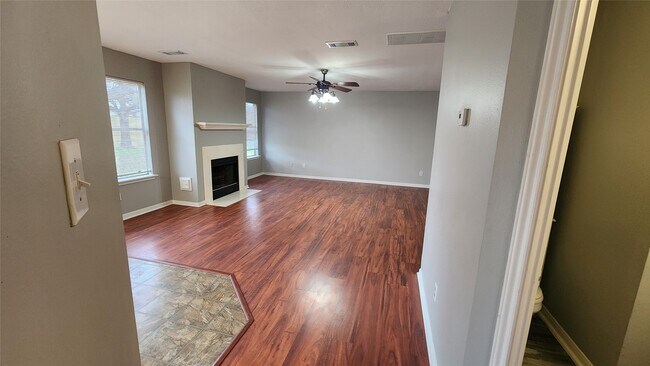 Foto del edificio - 7800 Summer Pl Dr