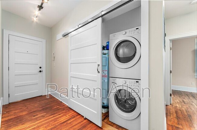 Foto del edificio - 444 Haywood Rd