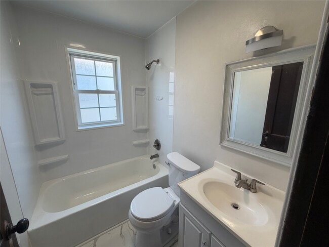 Foto del edificio - 522 E 33rd St