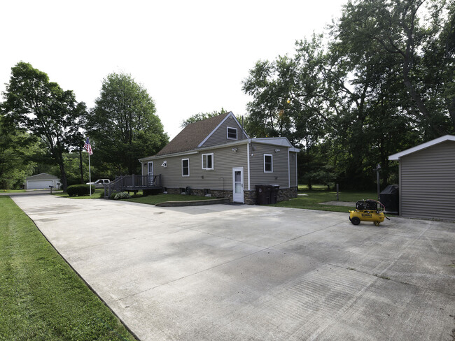 Building Photo - 2594 Meadow Lane