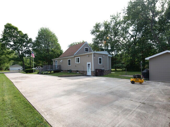 Foto del edificio - 2594 Meadow Lane