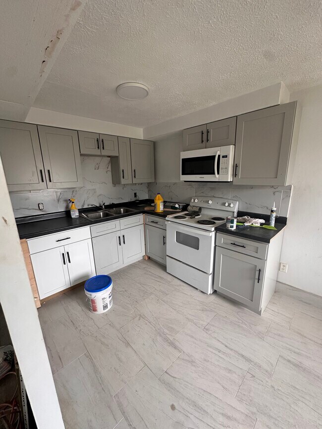 Foto del edificio - 3031 Reeves Ave