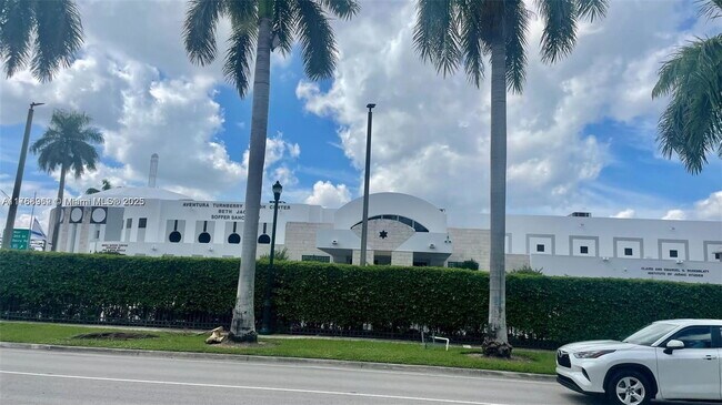 Foto del edificio - 20381 NE 30th Ave