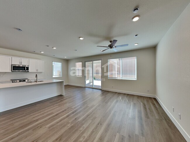 Building Photo - 8763 N Begonia Ct