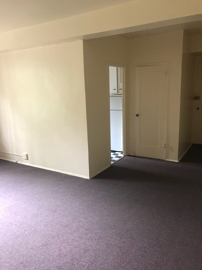 Primary Photo - 2061 St Raymond Ave