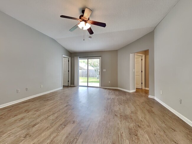 Building Photo - 1422 Woodland View Dr