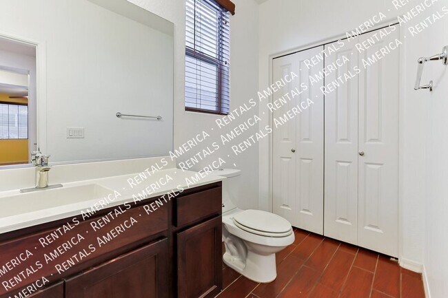 Building Photo - 137 E Carob Dr