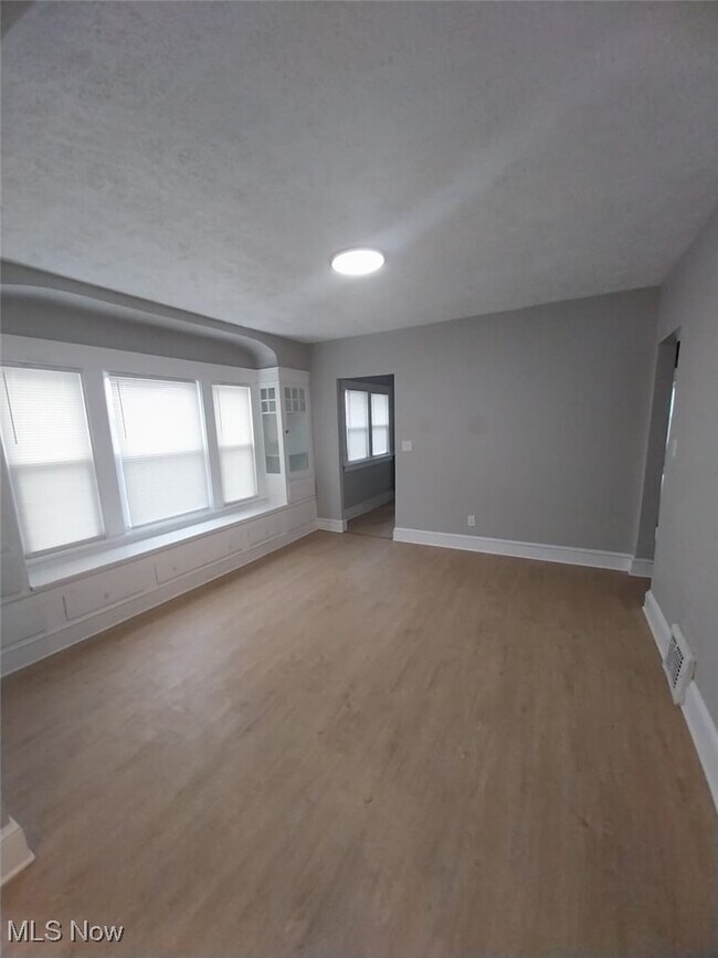 Foto del edificio - 1635 Hillcrest Rd