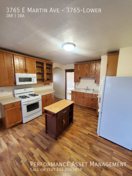 Foto del edificio - Charming 2BD/1BA Cudahy Lower Unit