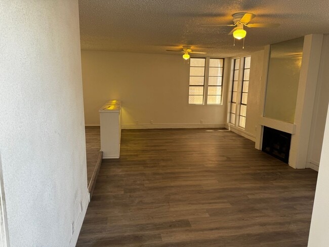 Foto del edificio - 3 BEDROOM 2 BATH, FIRST FLOOR UNIT