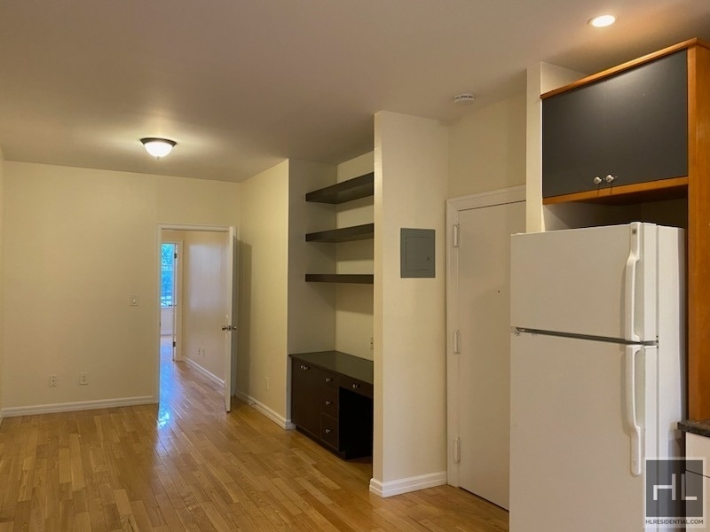 Foto principal - Large 2 bedroom in the heart of Ridgewood