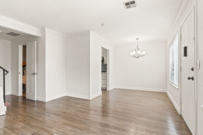 Foto del edificio - 4905 Bridgepointe Pl