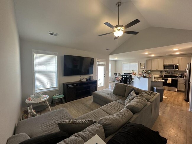 Building Photo - 278 Guard Ln