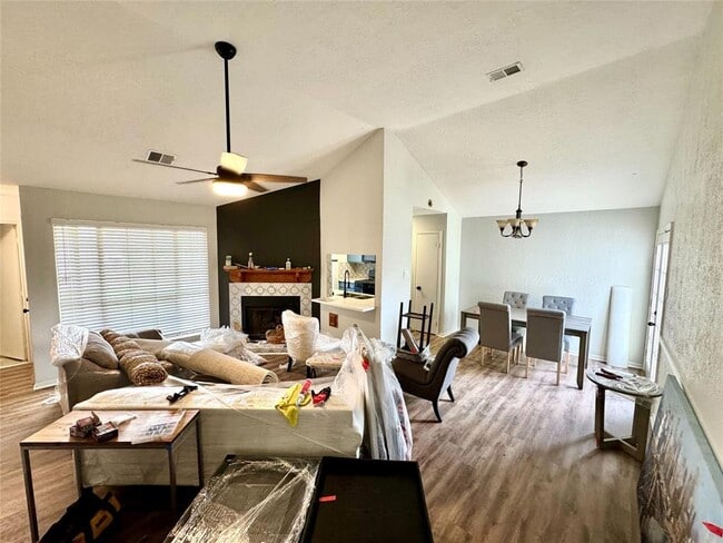 Building Photo - 2918 Walnut Springs Dr