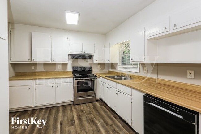 Foto del edificio - 6989 Adel Ln