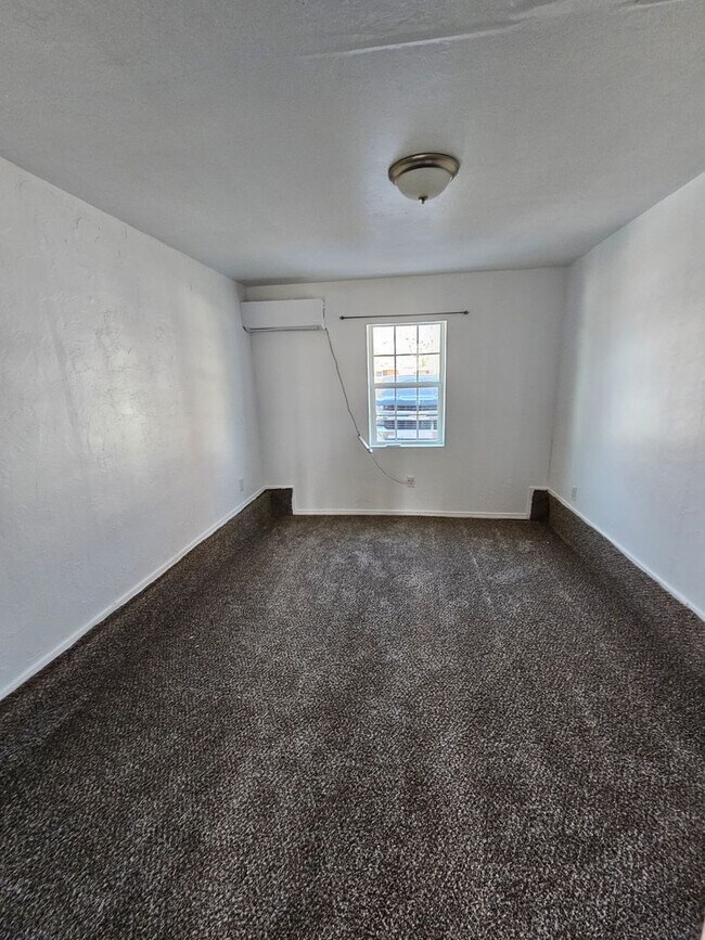 Foto del edificio - 4 Bedroom House Available now OKC