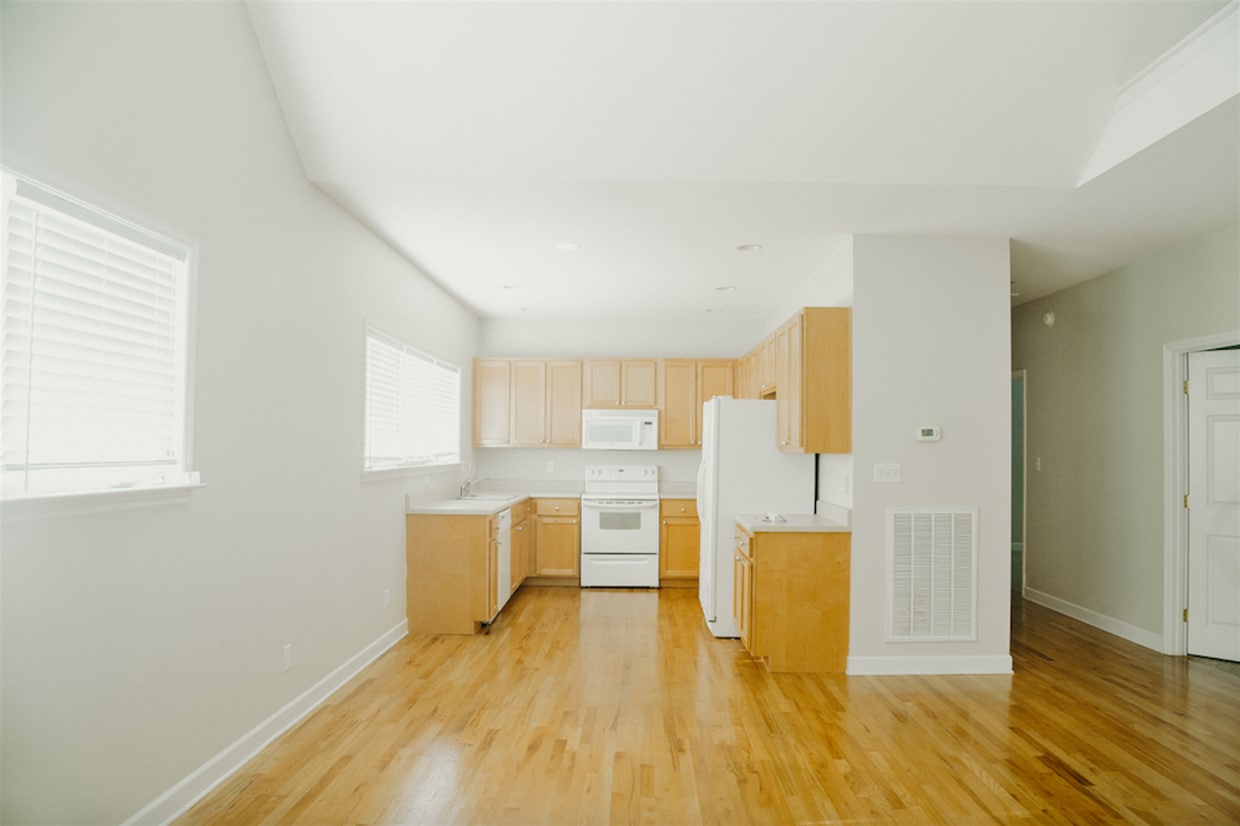 3 Bedroom 2 Bath Home Near St. Elmo - 3 Bedroom 2 Bath Home Near St. Elmo