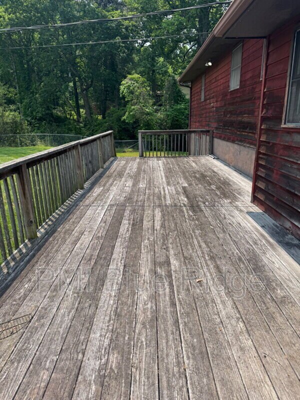 Building Photo - 10 Laurel Brook Dr
