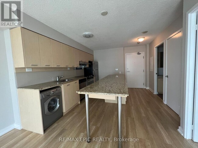 Building Photo - 19-719 Singer Ct