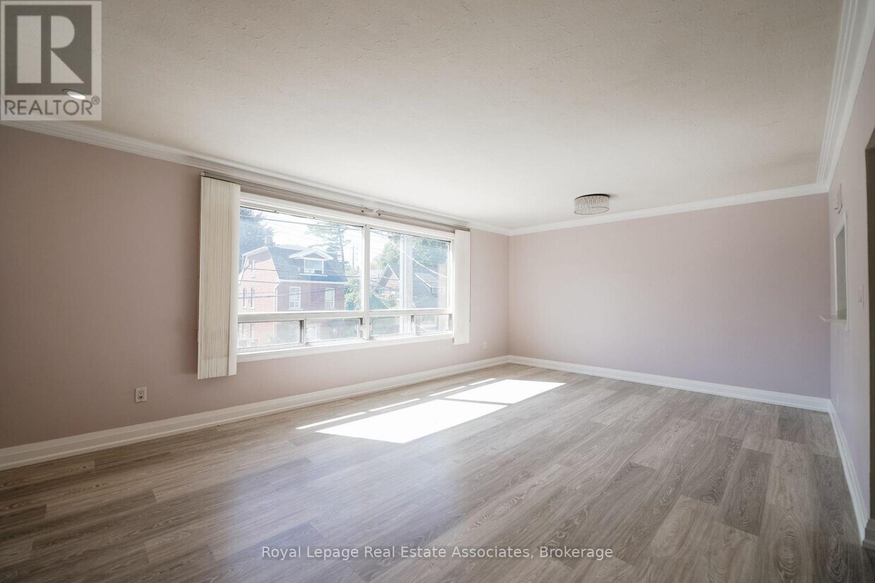 Photo principale - 11 Mississauga Rd N