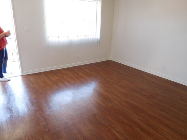 LIVING ROOM - 4029 W 136th St