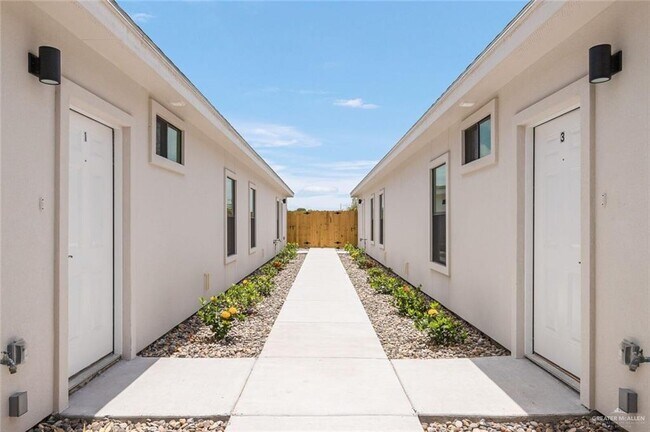 Foto del edificio - 13 Summerland Ln