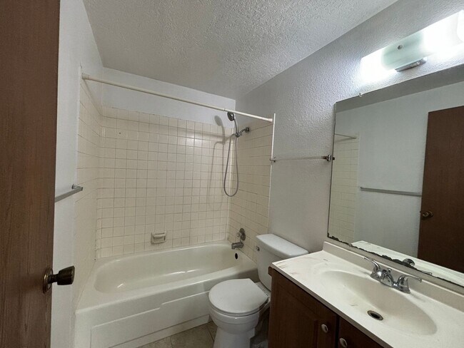 Building Photo - 423 E Dunn