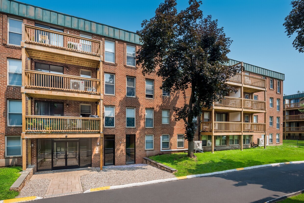 COVE West Hartford Apartments in West Hartford, CT