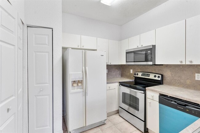 Building Photo - 1407 S Santa Catalina Cir