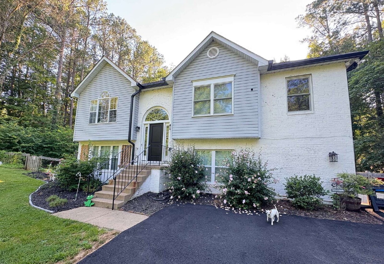 Foto principal - Spacious Multi-Generational Home on 3 Acre...