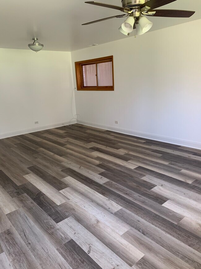 Living room - 4103 N Dickinson Ave