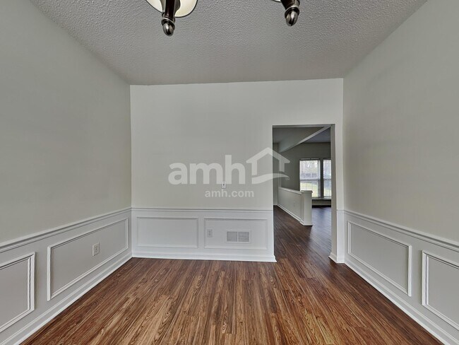 Foto del edificio - 105 Bay Hill Dr