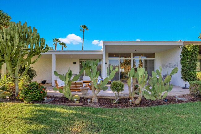 Foto del edificio - 47760 Eisenhower Dr