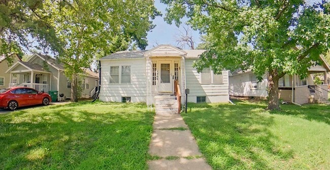 Foto del edificio - Hardwood Floors + Pet Friendly + Off-Stree...