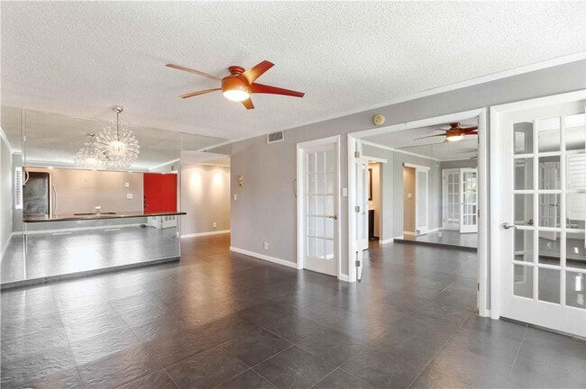 Building Photo - 615 NE 12th Ave