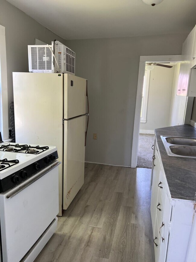 Foto del edificio - Available now 1 bedroom duplex all utiliti...