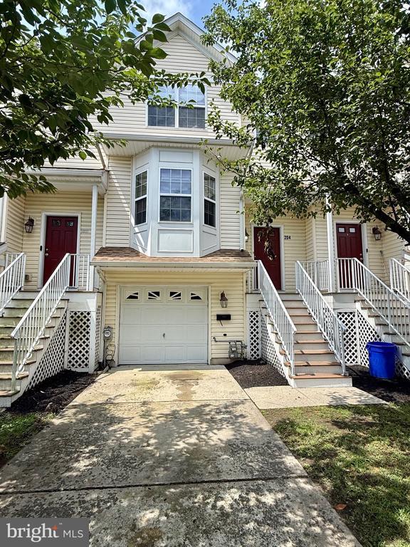 Primary Photo - 204 Jones St