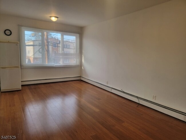 Building Photo - 24 E Price St