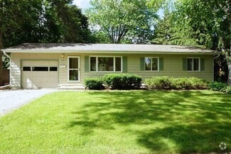 Building Photo - 5814 Meadowood Dr