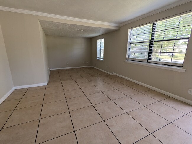 Building Photo - 6941 Delisle Dr