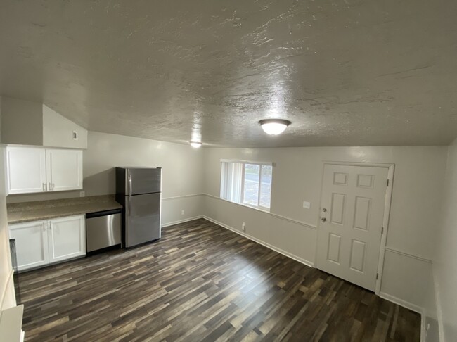 Building Photo - 8833 S 360 E